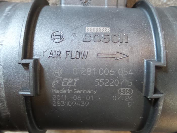 Luftflödesmätare från en Alfa Romeo Giulietta (940) 2.0 JTDm 16V 140 2012