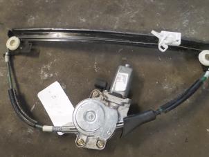 Begagnade Fönstermekanism, 4-dörrars, vänster fram Alfa Romeo 147 Pris € 55,00 Marginaltabell erbjuds av A.T.S. van de Wiel