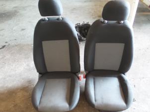 Gebruikte Bekleding Set (compleet) Fiat Doblo Cargo (263) 1.3 MJ 16V Euro 4 Prijs € 195,00 Margeregeling aangeboden door A.T.S. van de Wiel