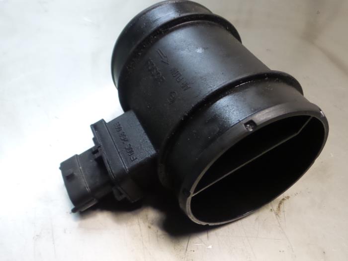 Luftflödesmätare från en Alfa Romeo Giulietta (940) 2.0 JTDm 16V 140 2013