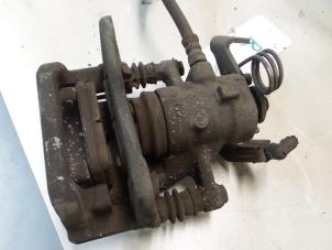 Begagnade Bakre bromsok, höger Alfa Romeo Giulietta (940) 2.0 JTDm 16V 140 Pris € 50,00 Marginaltabell erbjuds av A.T.S. van de Wiel