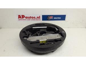 Begagnade Verktygssats Audi A2 (8Z0) 1.4 16V Pris € 30,00 Marginaltabell erbjuds av AP Auto's