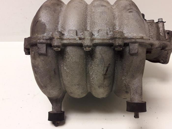 Insugsrör från en Audi A4 (B5) 1.8 20V 1997