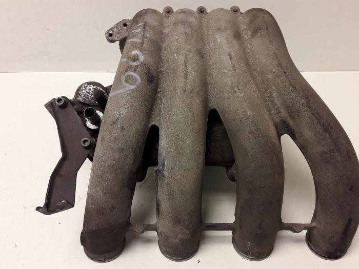 Insugsrör från en Audi A4 (B5) 1.8 20V 1997