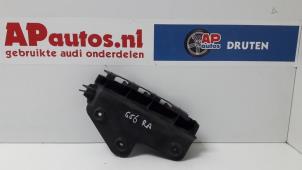 Używane Wspornik zderzaka prawy tyl Audi A3 (8P1) 2.0 TDI 16V Cena € 19,99 Procedura marży oferowane przez AP Auto's