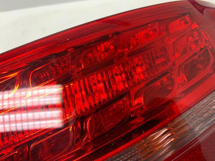 Baklykta, höger från en Audi A5 Cabrio (8F7) 2.0 TFSI 16V Quattro 2011