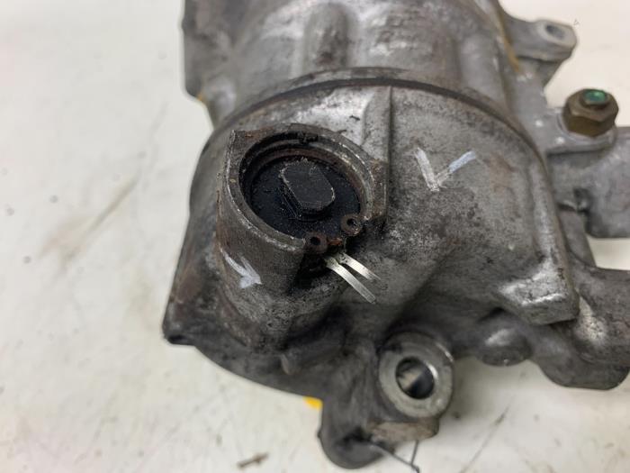 Aircopomp van een Audi Q3 (8UB/8UG) 2.0 TDI 16V 140 2013