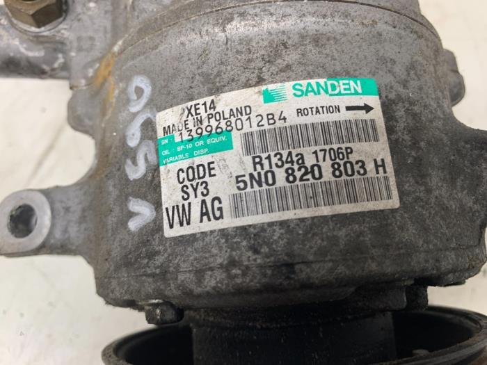 Aircopomp van een Audi Q3 (8UB/8UG) 2.0 TDI 16V 140 2013