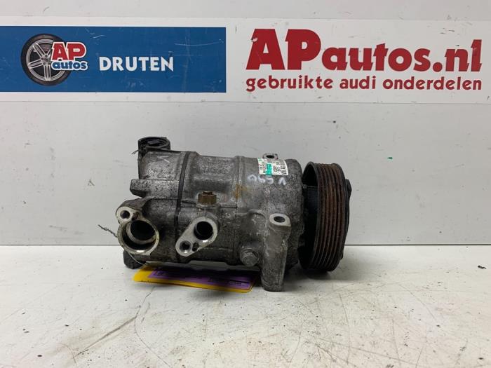 Aircopomp van een Audi Q3 (8UB/8UG) 2.0 TDI 16V 140 2013