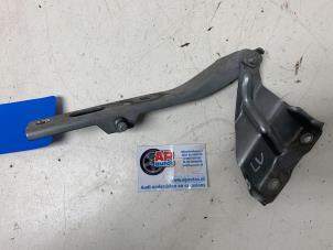 Begagnade Gångjärn, motorhuv Audi Q5 (8RB) 2.0 TFSI 16V Quattro Pris € 14,99 Marginaltabell erbjuds av AP Auto's