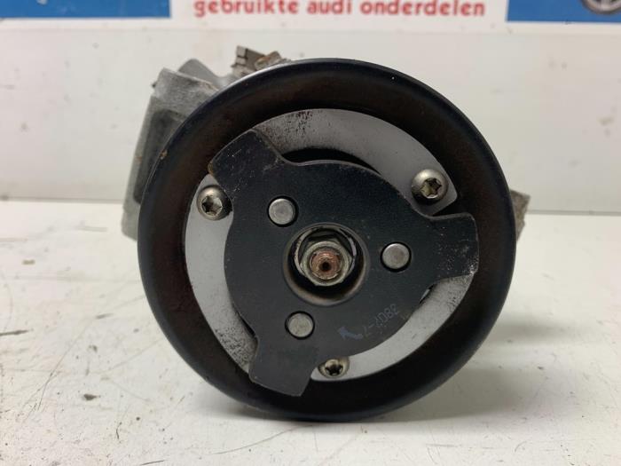 Aircopomp van een Audi Q3 (8UB/8UG) 2.0 TDI 16V 140 2014