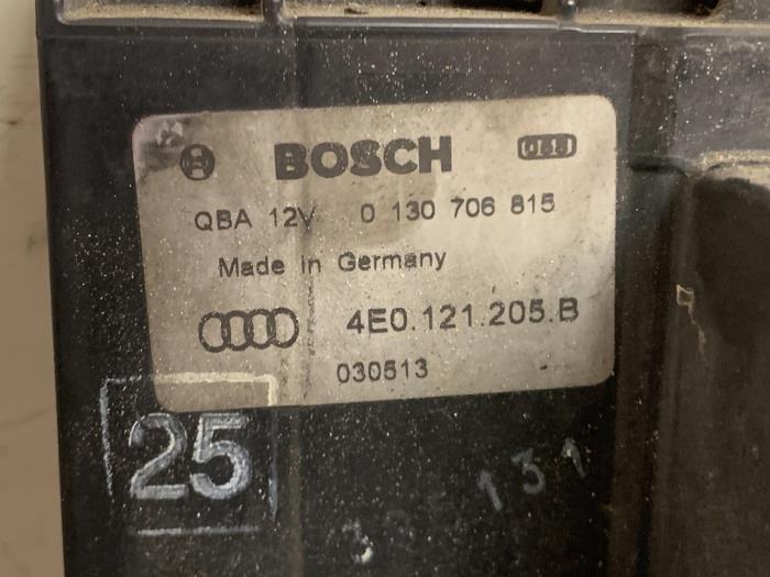 Kylfläkt från en Audi A8 (D3) 4.0 TDI V8 32V Quattro 2004