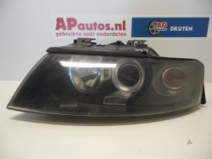 Używane Reflektor lewy Audi A4 Cabrio (B7) 3.0 V6 30V Cena na żądanie oferowane przez AP Auto's
