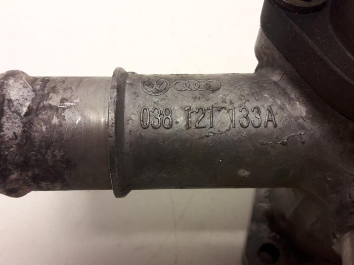 Thermostaathuis van een Audi A6 Avant (C5) 1.9 TDI 130 2003