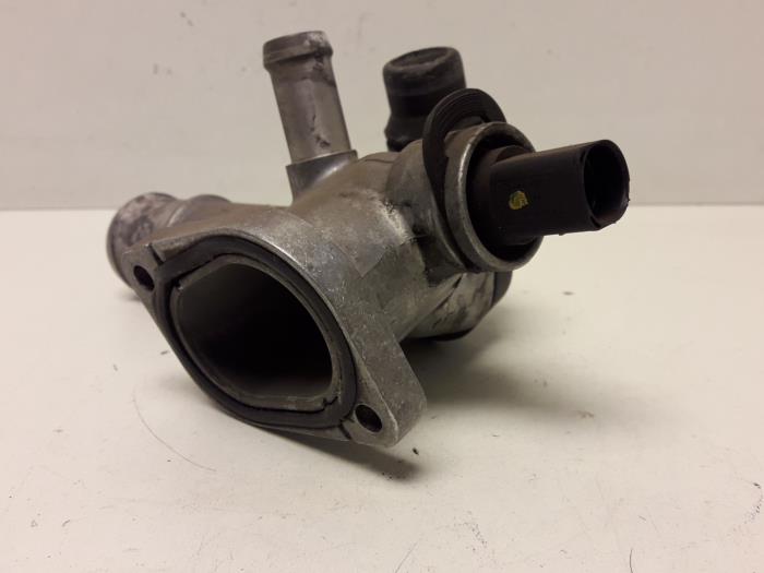 Thermostaathuis van een Audi A6 Avant (C5) 1.9 TDI 130 2003