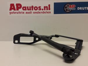 Używane Zawias pokrywy silnika Audi TT (8N3) 1.8 20V Turbo Quattro Cena € 20,00 Procedura marży oferowane przez AP Auto's