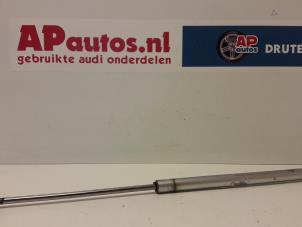 Begagnade Gasfjäder, höger bak Audi A2 (8Z0) 1.4 16V Pris € 45,00 Marginaltabell erbjuds av AP Auto's