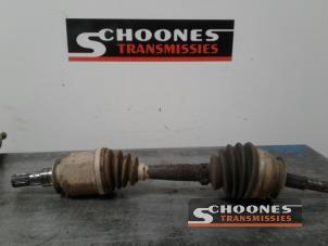 Begagnade Drivaxel, höger fram Nissan Navara Pris € 157,50 Marginaltabell erbjuds av Schoones Transmissies B.V.