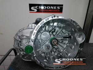 Nieuwe Versnellingsbak Renault Trafic Passenger (1JL/2JL/3JL/4JL) Prijs € 1.588,13 Inclusief btw aangeboden door Schoones Transmissies B.V.