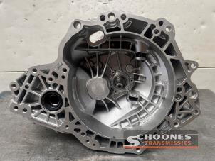 Skontrolowane Skrzynia biegów Opel Corsa D Cena € 1.206,98 Z VAT oferowane przez Schoones Transmissies B.V.