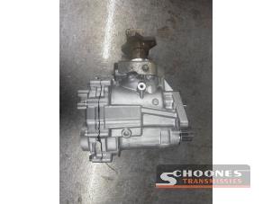 Skontrolowane Rozdzielcza skrzynia biegów 4x4 Renault Koleos II (RZGH) 2.0 dCi 4x4 Cena € 2.117,50 Z VAT oferowane przez Schoones Transmissies B.V.