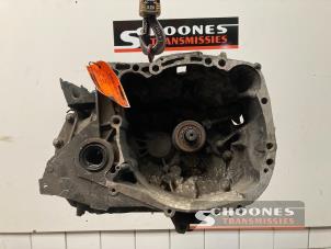 Begagnade Växellåda Renault Clio III (BR/CR) Pris € 157,50 Marginaltabell erbjuds av Schoones Transmissies B.V.