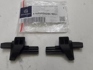 Nya Skydd, bagageutrymme Mercedes B (W245) 1.5 B-150 16V Pris € 28,48 Inklusive moms erbjuds av Tijdeman Mercedes Onderdelen