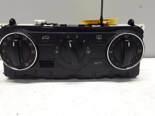 Begagnade Luftkonditionering, kontrollpanel Mercedes A (W169) 2.0 A-180 CDI 16V Pris € 35,00 Marginaltabell erbjuds av Tijdeman Mercedes Onderdelen