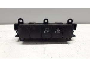 Begagnade Larmmodul Mercedes A (W169) 2.0 A-180 CDI 16V Pris € 40,00 Marginaltabell erbjuds av Tijdeman Mercedes Onderdelen