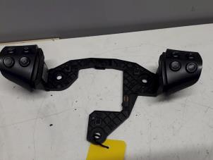 Begagnade Rattmonterad radiostyrning Mercedes A (W169) 1.7 A-170 3-Drs. Pris på förfrågan erbjuds av Tijdeman Mercedes Onderdelen