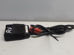 Begagnade Främre bältesspänne, höger Mercedes B (W245) 1.5 B-150 16V Pris € 30,01 Marginaltabell erbjuds av Tijdeman Mercedes Onderdelen