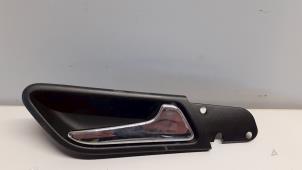 Begagnade Dörrhandtag, 4-dörrars, höger fram Mercedes B (W245) 1.5 B-150 16V Pris € 30,00 Marginaltabell erbjuds av Tijdeman Mercedes Onderdelen