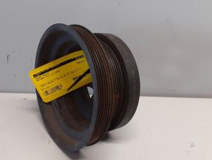 Gebruikte Krukas Poelie Mercedes CLK (C208) 2.0 200K Evo 16V Prijs op aanvraag aangeboden door Tijdeman Mercedes Onderdelen