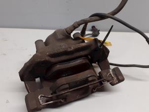 Begagnade Främre bromsok, höger Mercedes CLK (C208) 2.0 200K Evo 16V Pris på förfrågan erbjuds av Tijdeman Mercedes Onderdelen