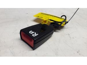 Begagnade Bakre bältesspänne, höger Mercedes B (W245) 1.5 B-160 16V Pris € 30,01 Marginaltabell erbjuds av Tijdeman Mercedes Onderdelen