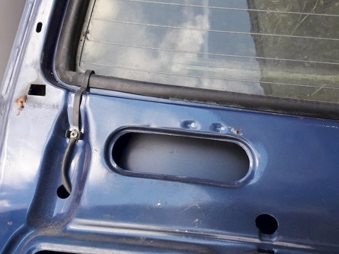 Baklucka från en Mercedes-Benz T/TE/TD (S123) 200 T 1980