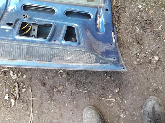 Baklucka från en Mercedes-Benz T/TE/TD (S123) 200 T 1980