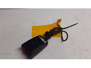 Begagnade Bakre bältesspänne, höger Mercedes A (W169) 1.5 A-150 16V Pris € 30,01 Marginaltabell erbjuds av Tijdeman Mercedes Onderdelen