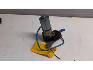 Begagnade Sätesmotor Mercedes CLK (R208) 2.3 230K 16V Pris på förfrågan erbjuds av Tijdeman Mercedes Onderdelen