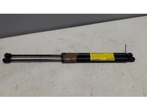 Begagnade Set med gasfjädrar för bagage Mercedes B (W245) 1.5 B-160 16V Pris € 19,50 Marginaltabell erbjuds av Tijdeman Mercedes Onderdelen