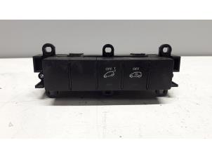 Begagnade Larmmodul Mercedes A (W169) 2.0 A-180 CDI 16V Pris € 40,00 Marginaltabell erbjuds av Tijdeman Mercedes Onderdelen