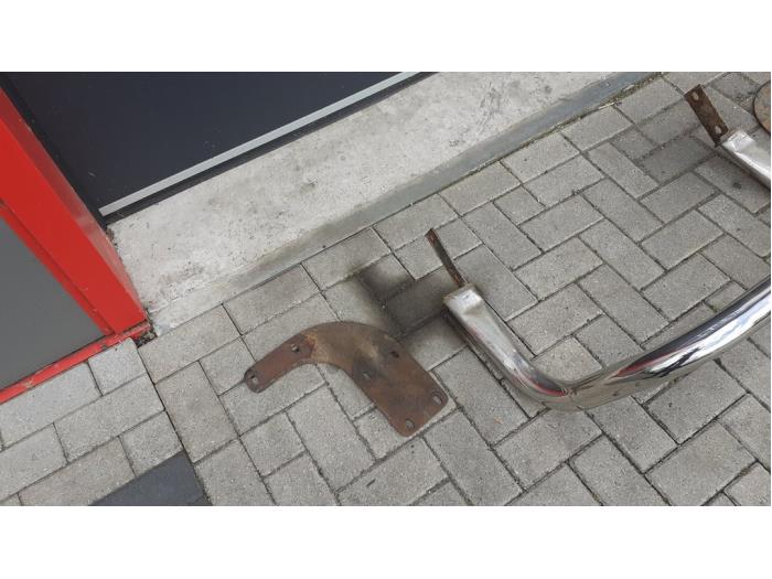 Frontbåge från en Mercedes-Benz ML I (163) 270 2.7 CDI 20V 2002