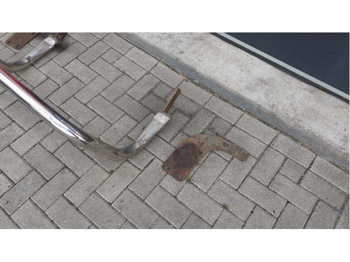 Frontbåge från en Mercedes-Benz ML I (163) 270 2.7 CDI 20V 2002