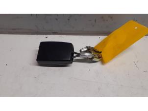 Begagnade Bakre bältesspänne, höger Mercedes CLK (R208) 2.0 200K Evo 16V Pris på förfrågan erbjuds av Tijdeman Mercedes Onderdelen