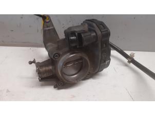 Gebruikte Gasklephuis Mercedes SLK (R170) 2.0 200 16V Prijs € 75,00 Margeregeling aangeboden door Tijdeman Mercedes Onderdelen