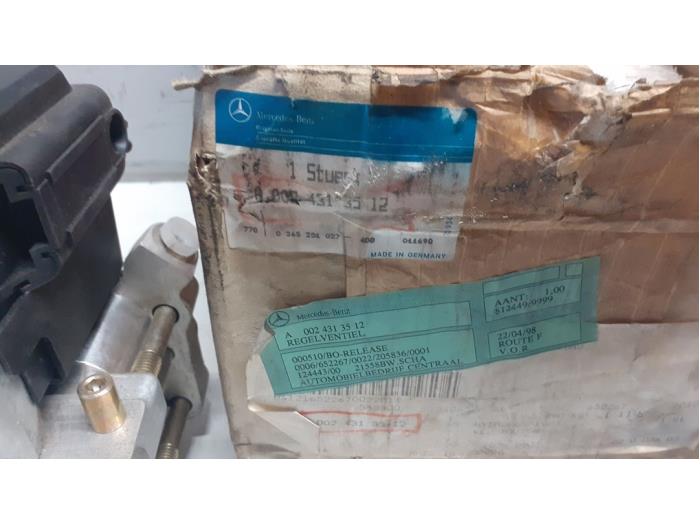 ABS-pump från en Mercedes-Benz L serie 4t (309/611) 409D 1989
