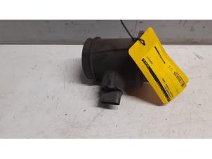 Begagnade Luftmassemätare Mercedes E (W210) 2.2 E-200 CDI 16V Pris € 45,00 Marginaltabell erbjuds av Tijdeman Mercedes Onderdelen