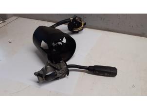 Begagnade Indikatorbrytare Mercedes C (W202) 2.0 C-200 CGI 16V Pris € 33,00 Marginaltabell erbjuds av Tijdeman Mercedes Onderdelen