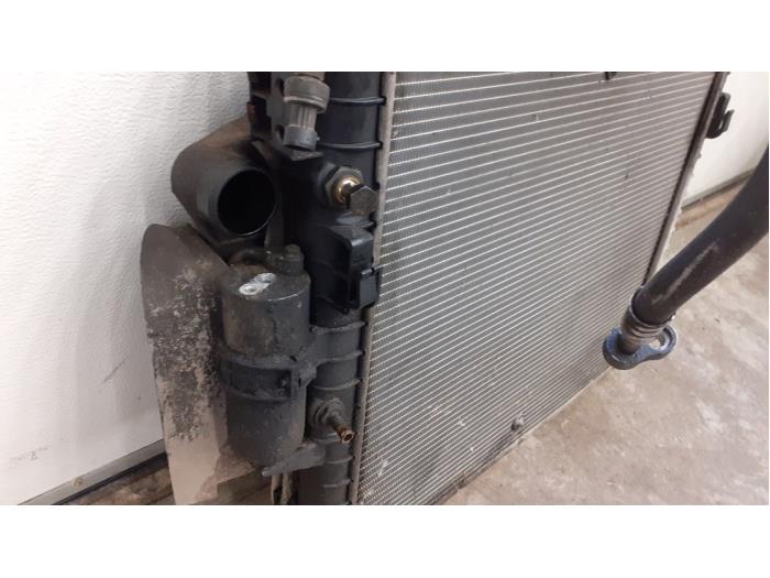 Kylare från en Mercedes-Benz ML I (163) 270 2.7 CDI 20V 2000