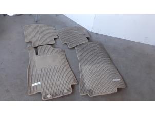 Begagnade Set med mattor Mercedes A (W169) 1.5 A-150 16V Pris € 40,00 Marginaltabell erbjuds av Tijdeman Mercedes Onderdelen